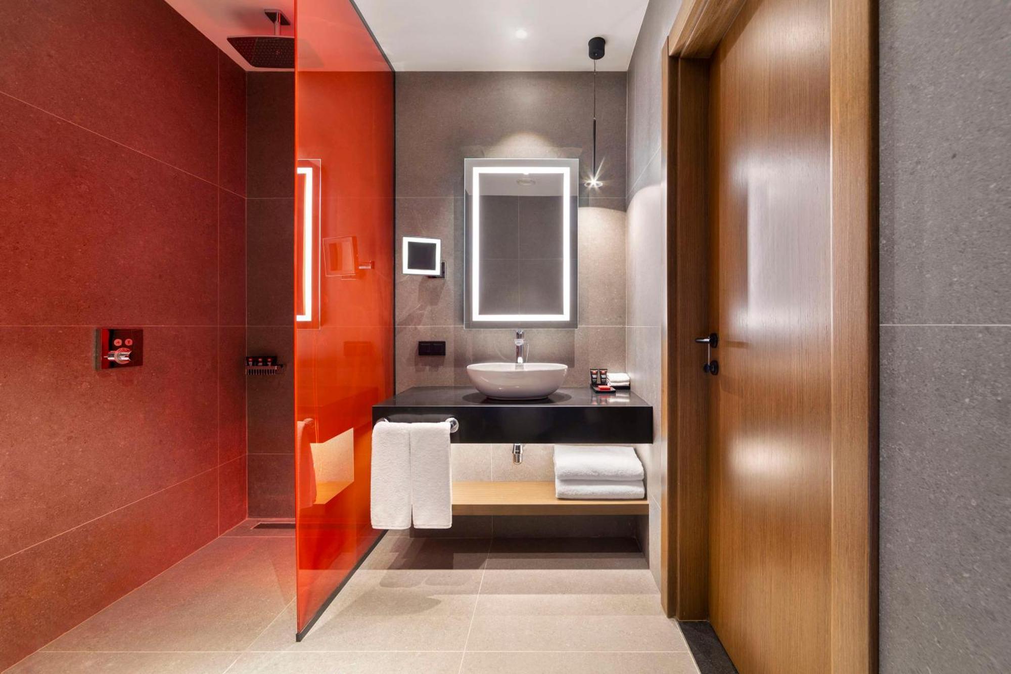 Hotel Radisson Red Tbilisi Zewnętrze zdjęcie