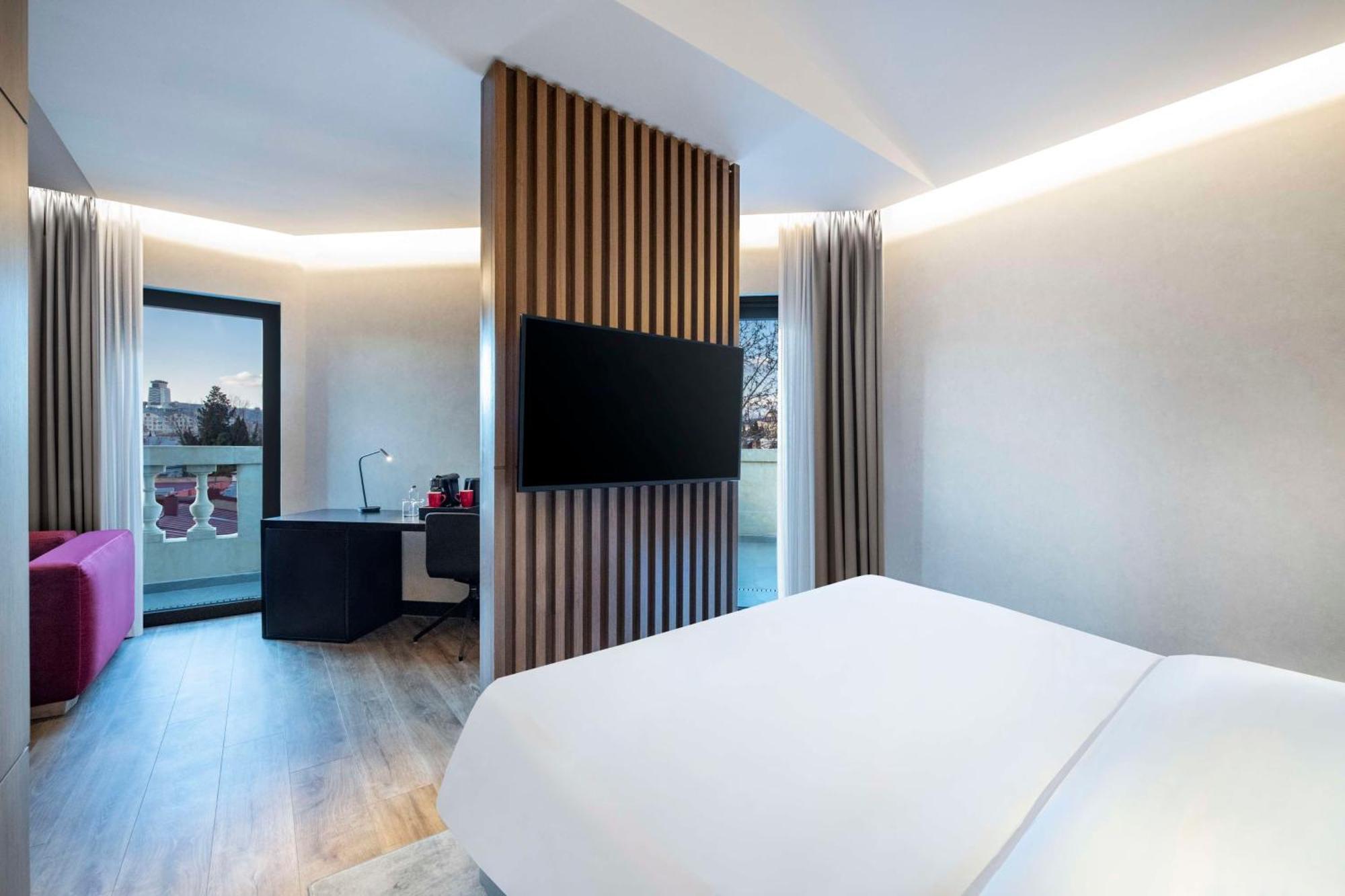 Hotel Radisson Red Tbilisi Zewnętrze zdjęcie