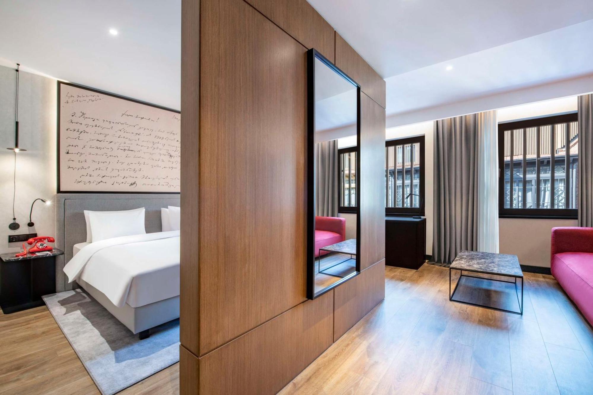 Hotel Radisson Red Tbilisi Zewnętrze zdjęcie